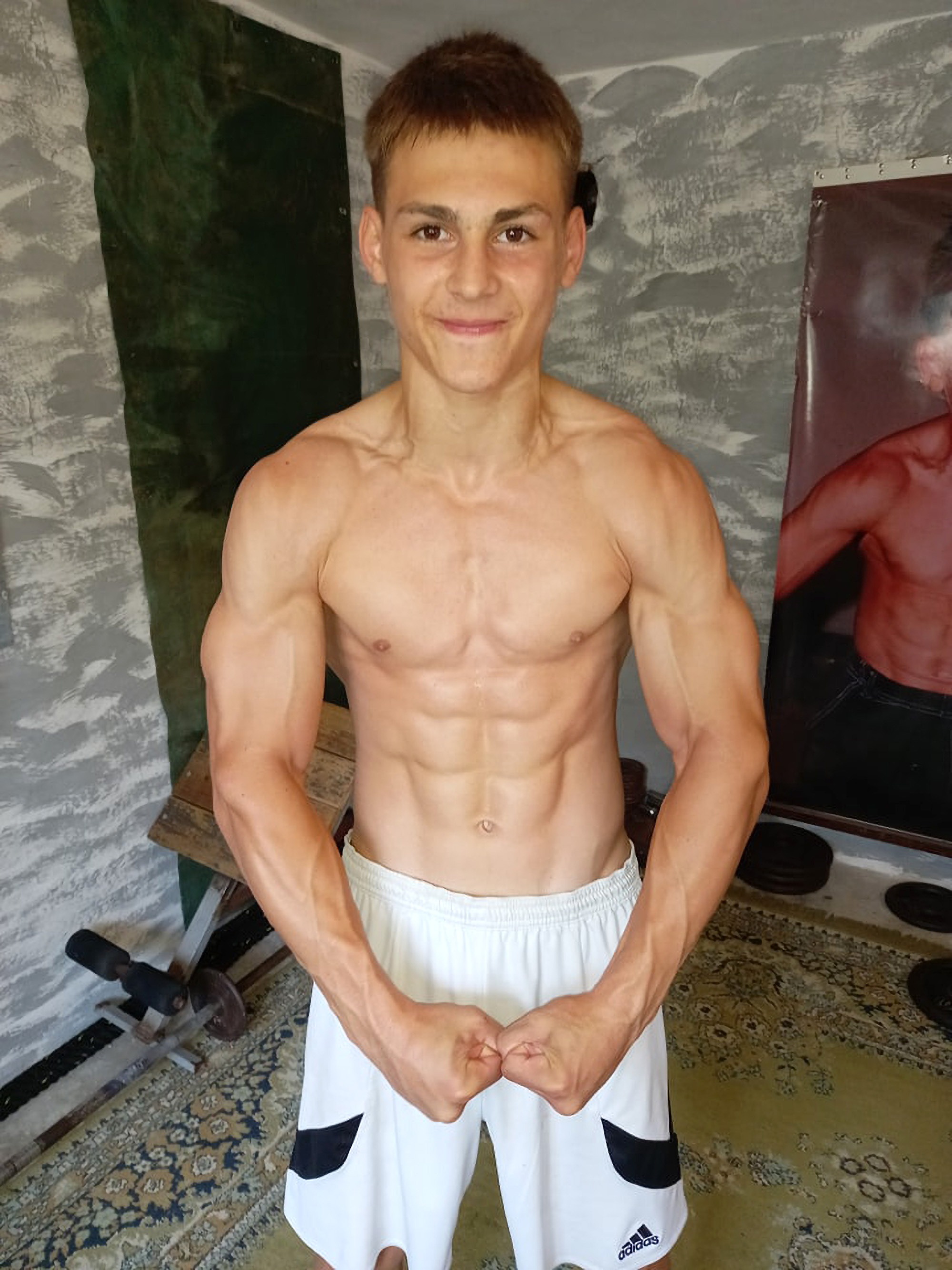 “Cậu bé khỏe nhất thế giới” tập gym từ lúc 2 tuổi, gây ngỡ ngàng với công việc và ngoại hình sau 15 năm- Ảnh 5. “Cậu bé khỏe nhất thế giới” tập gym từ lúc 2 tuổi, gây ngỡ ngàng với công việc và ngoại hình sau 15 năm- Ảnh 5.