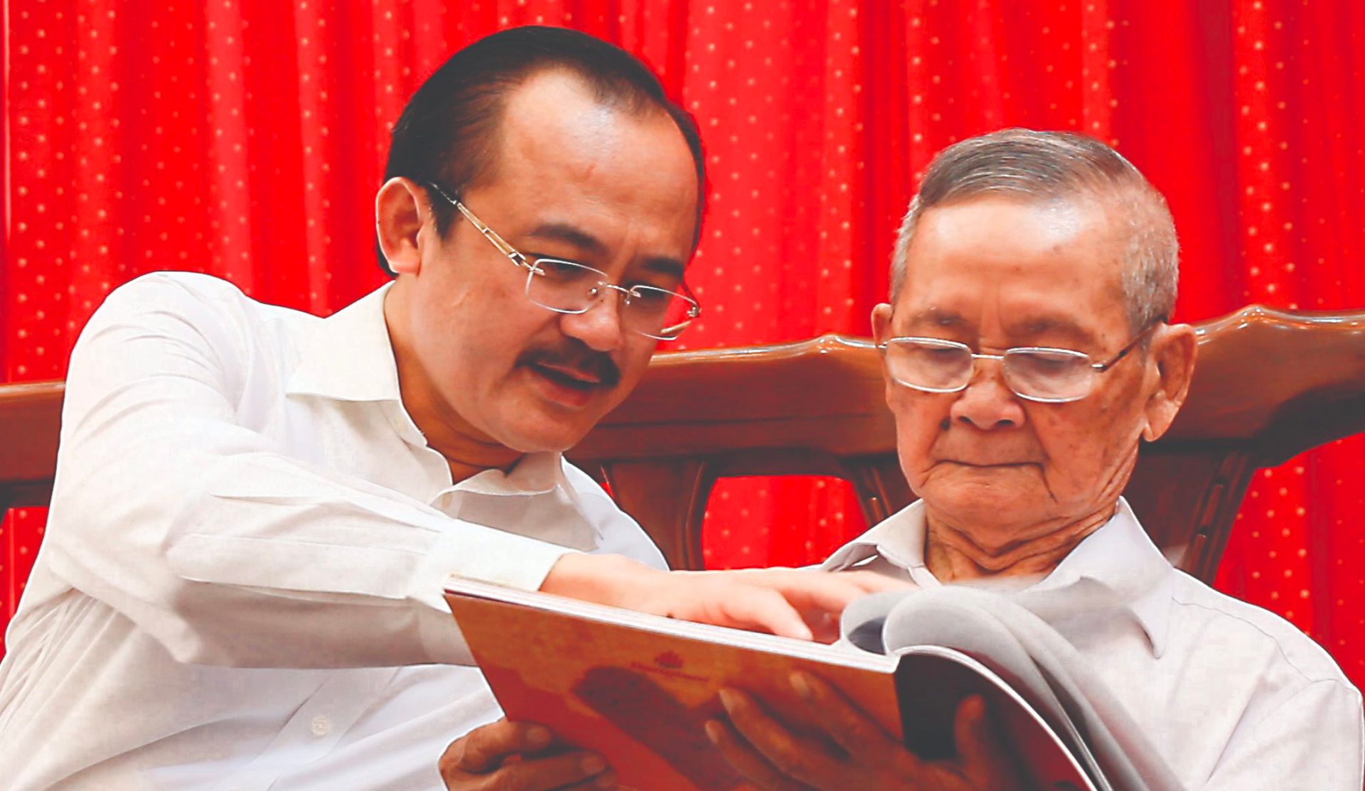 ‘Bầu’ Thắng: 19 tuổi thay cha làm lại cơ ngơi Đồng Tâm, từ xưởng nhỏ thành hệ sinh thái 8.500 tỷ, từ chối hàng chục NĐT nước ngoài vì muốn bảo tồn thương hiệu Việt- Ảnh 2. ‘Bầu’ Thắng: 19 tuổi thay cha làm lại cơ ngơi Đồng Tâm, từ xưởng nhỏ thành hệ sinh thái 8.500 tỷ, từ chối hàng chục NĐT nước ngoài vì muốn bảo tồn thương hiệu Việt- Ảnh 2.