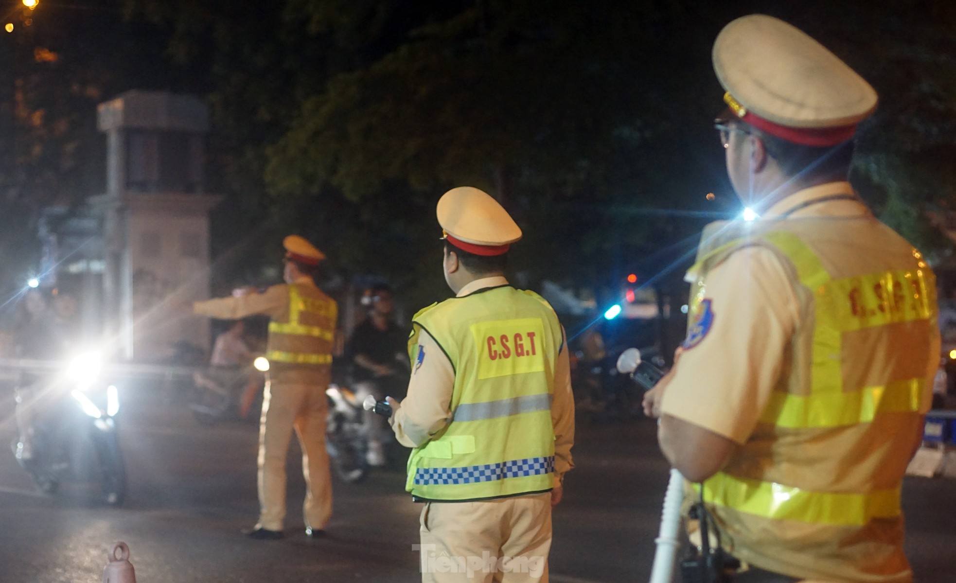 Hà Nội: Uống 4 cốc bia xong đi giao hàng cho vợ, nam tài xế xe máy bị phạt nặng- Ảnh 1. Hà Nội: Uống 4 cốc bia xong đi giao hàng cho vợ, nam tài xế xe máy bị phạt nặng- Ảnh 1.
