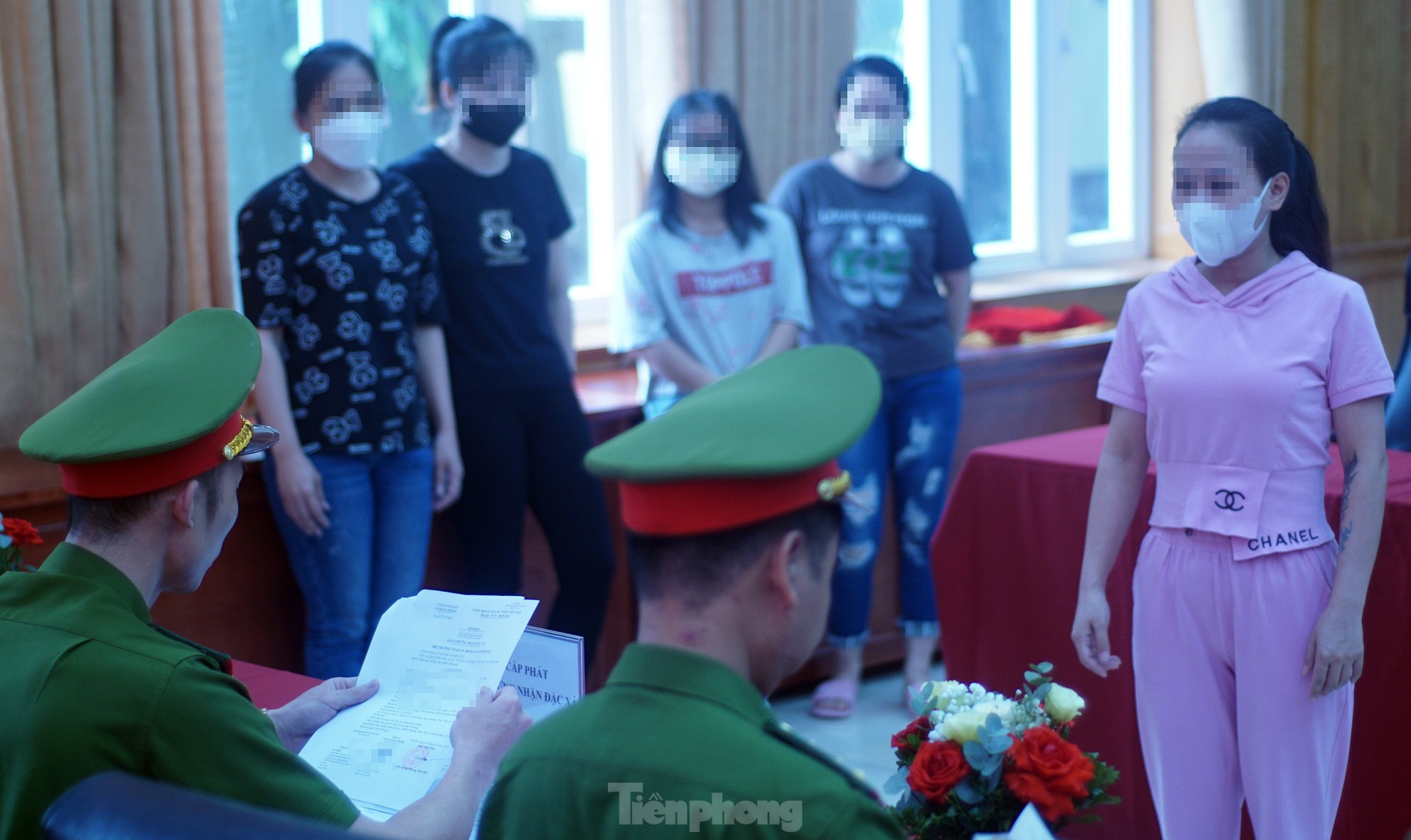Công an Hà Nội công bố Quyết định đặc xá cho 139 phạm nhân dịp 30/4- Ảnh 11. Công an Hà Nội công bố Quyết định đặc xá cho 139 phạm nhân dịp 30/4- Ảnh 11.