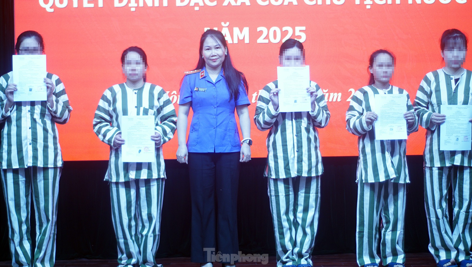 Công an Hà Nội công bố Quyết định đặc xá cho 139 phạm nhân dịp 30/4- Ảnh 9. Công an Hà Nội công bố Quyết định đặc xá cho 139 phạm nhân dịp 30/4- Ảnh 9.