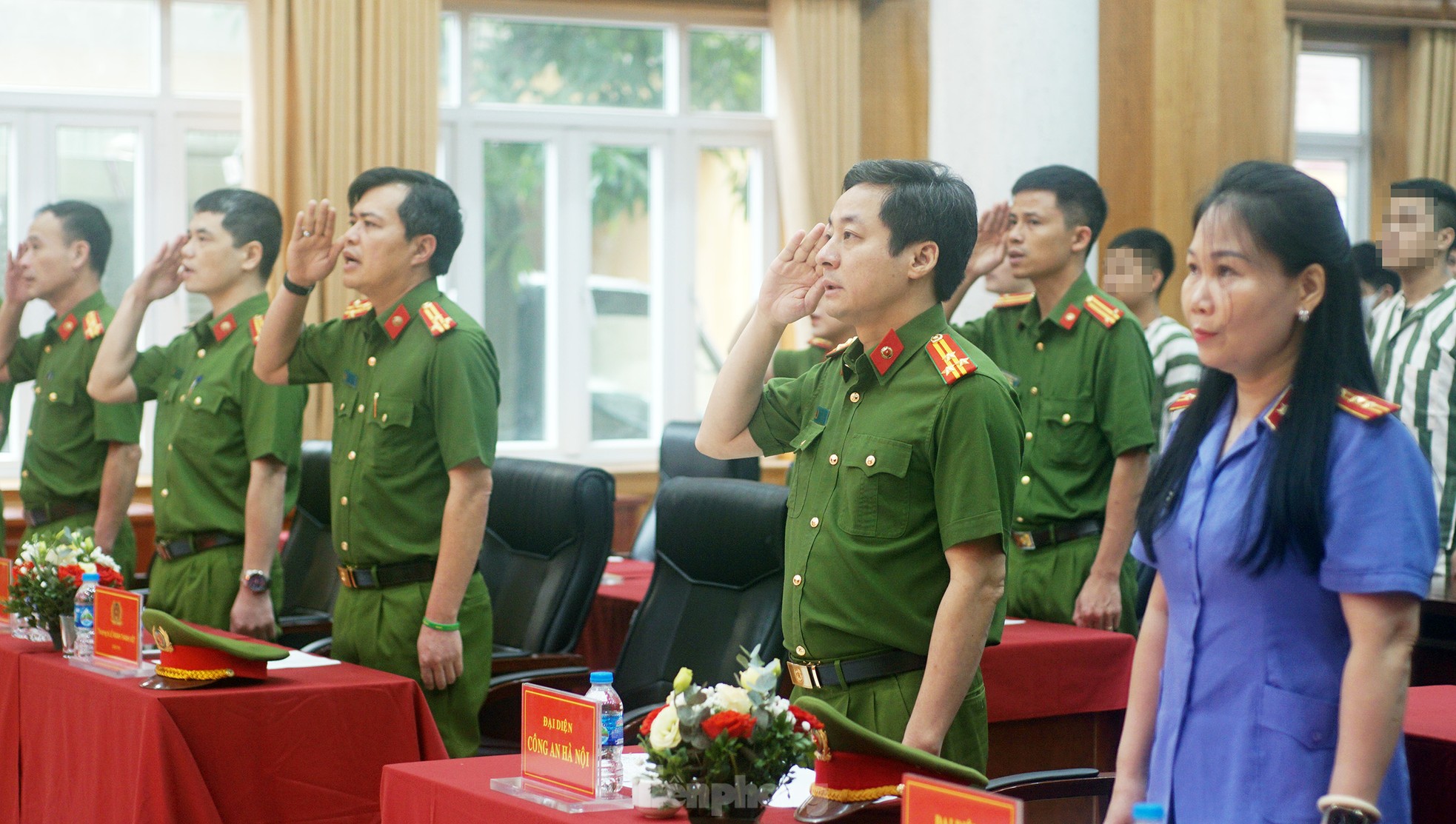 Công an Hà Nội công bố Quyết định đặc xá cho 139 phạm nhân dịp 30/4- Ảnh 2. Công an Hà Nội công bố Quyết định đặc xá cho 139 phạm nhân dịp 30/4- Ảnh 2.