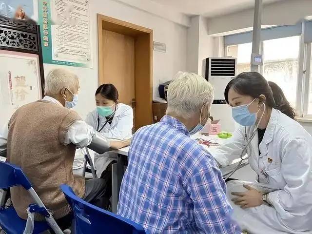 4 thay đổi ở ngón tay có thể là dấu hiệu ung thư phổi, hãy đi khám ngay!- Ảnh 1. 4 thay đổi ở ngón tay có thể là dấu hiệu ung thư phổi, hãy đi khám ngay!- Ảnh 1.