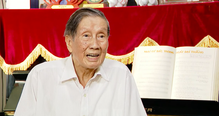 'Như có Bác trong ngày đại thắng' hay 'Như có Bác Hồ trong ngày vui đại thắng'?- Ảnh 2. 'Như có Bác trong ngày đại thắng' hay 'Như có Bác Hồ trong ngày vui đại thắng'?- Ảnh 2.