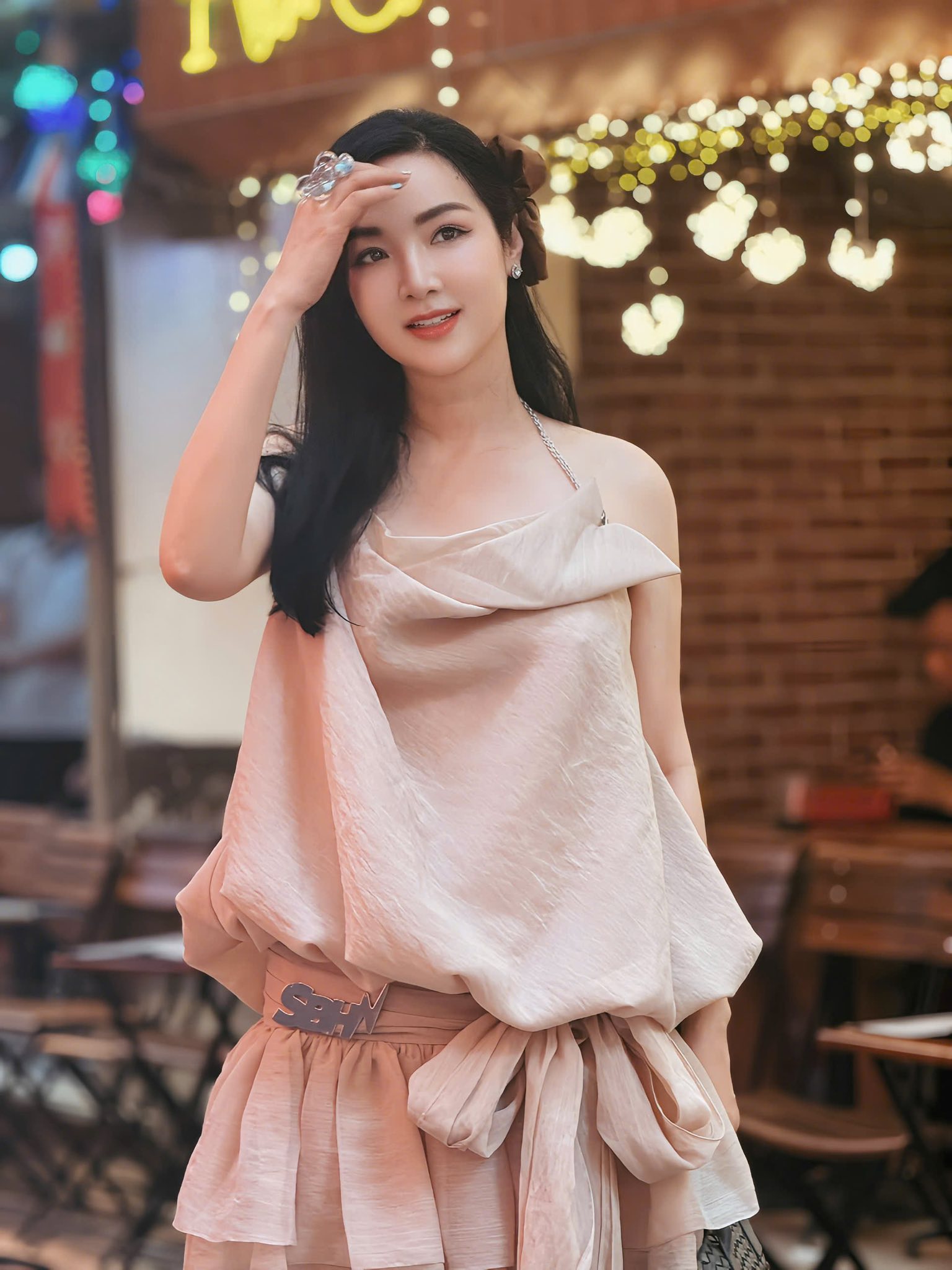 Nữ nghệ sĩ sở hữu biệt thự 4 tầng, rộng 1000m2 ở Thủ Đức, 54 tuổi đẹp nuột nà như 20 nhưng lẻ bóng- Ảnh 6. Nữ nghệ sĩ sở hữu biệt thự 4 tầng, rộng 1000m2 ở Thủ Đức, 54 tuổi đẹp nuột nà như 20 nhưng lẻ bóng- Ảnh 6.