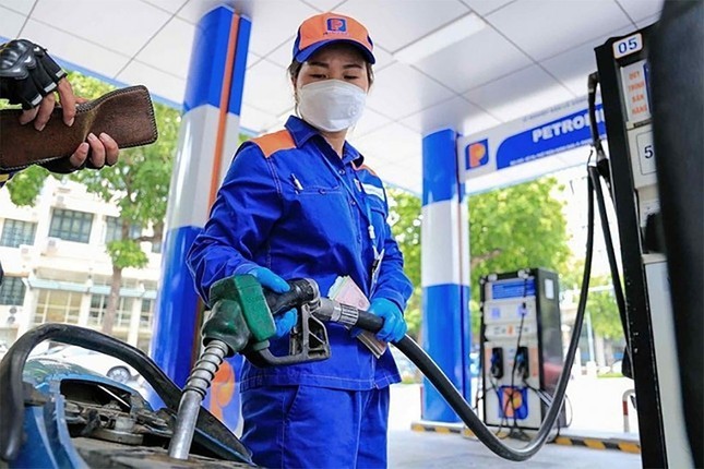 Giá điện tăng; xăng 'gánh' 2 loại thuế phí- Ảnh 2. Giá điện tăng; xăng 'gánh' 2 loại thuế phí- Ảnh 2.
