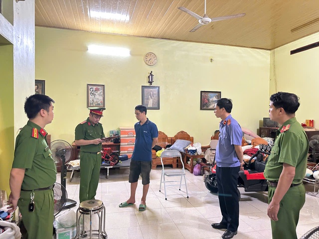 Bắt, khám xét khẩn cấp nơi ở của Lê Hoàng Thắng và Hoàng Hải Long- Ảnh 4. Bắt, khám xét khẩn cấp nơi ở của Lê Hoàng Thắng và Hoàng Hải Long- Ảnh 4.