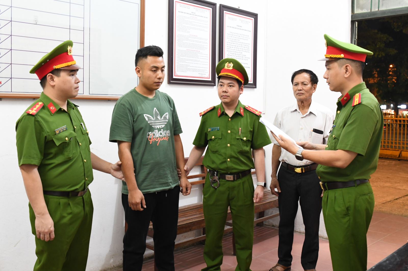 Bắt giữ, khám xét khẩn cấp nơi ở của Lê Hoàng Thắng và Hoàng Hải Long- Ảnh 1. Bắt giữ, khám xét khẩn cấp nơi ở của Lê Hoàng Thắng và Hoàng Hải Long- Ảnh 1.