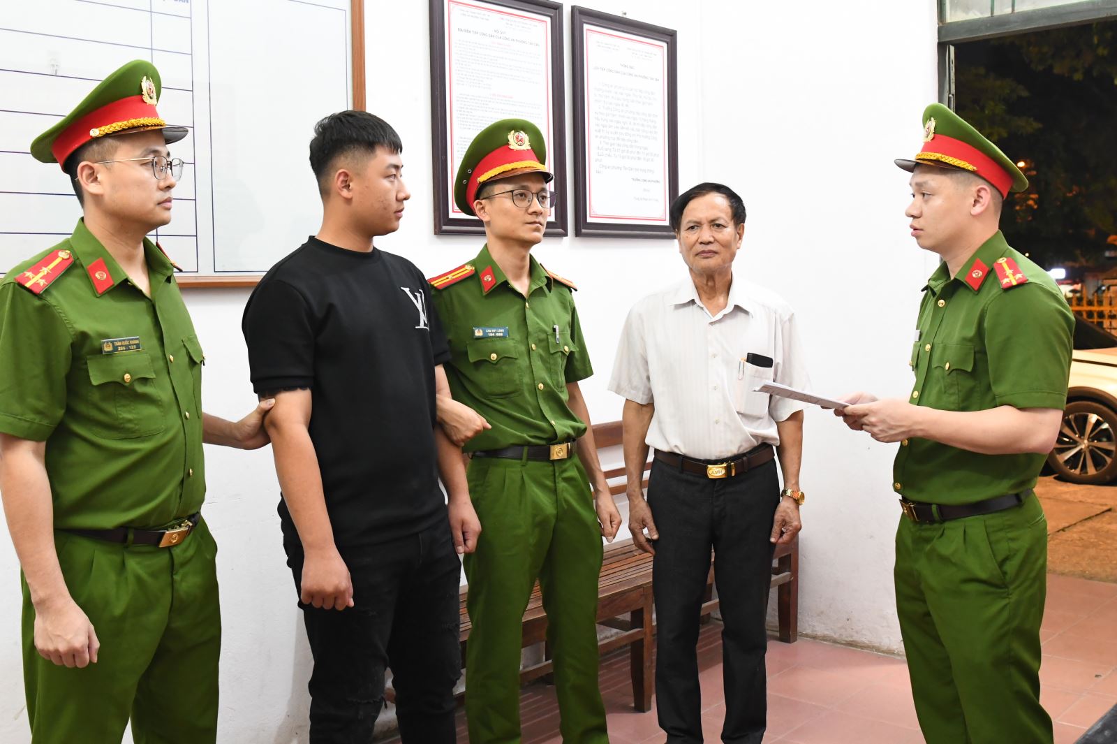 Bắt giữ, khám xét khẩn cấp nơi ở của Lê Hoàng Thắng và Hoàng Hải Long- Ảnh 2. Bắt giữ, khám xét khẩn cấp nơi ở của Lê Hoàng Thắng và Hoàng Hải Long- Ảnh 2.