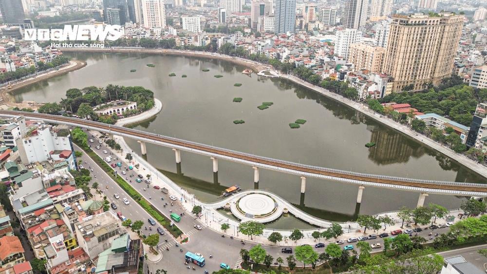 Sân khấu nổi 'độc nhất vô nhị' tại hồ Hoàng Cầu dần lộ diện- Ảnh 16. Sân khấu nổi 'độc nhất vô nhị' tại hồ Hoàng Cầu dần lộ diện- Ảnh 16.