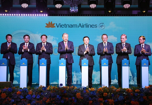 Tổng Bí thư Tô Lâm chứng kiến Vietnam Airlines công bố đường bay thẳng Hà Nội - Moscow- Ảnh 1. Tổng Bí thư Tô Lâm chứng kiến Vietnam Airlines công bố đường bay thẳng Hà Nội - Moscow- Ảnh 1.