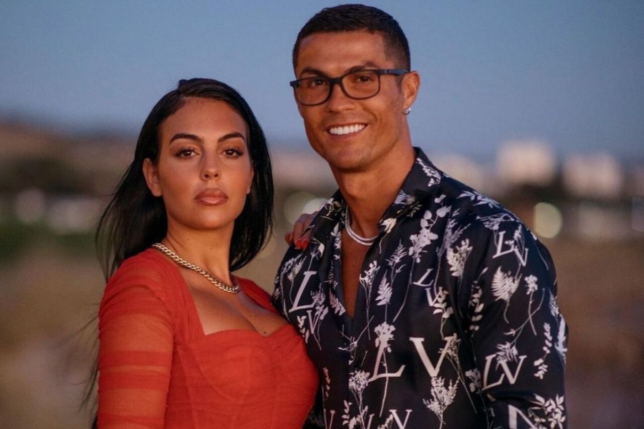 Vì sao Ronaldo nhiều lần gọi Georgina là "vợ" nhưng vẫn chưa tổ chức đám cưới với cô nàng?- Ảnh 2. Vì sao Ronaldo nhiều lần gọi Georgina là "vợ" nhưng vẫn chưa tổ chức đám cưới với cô nàng?- Ảnh 2.
