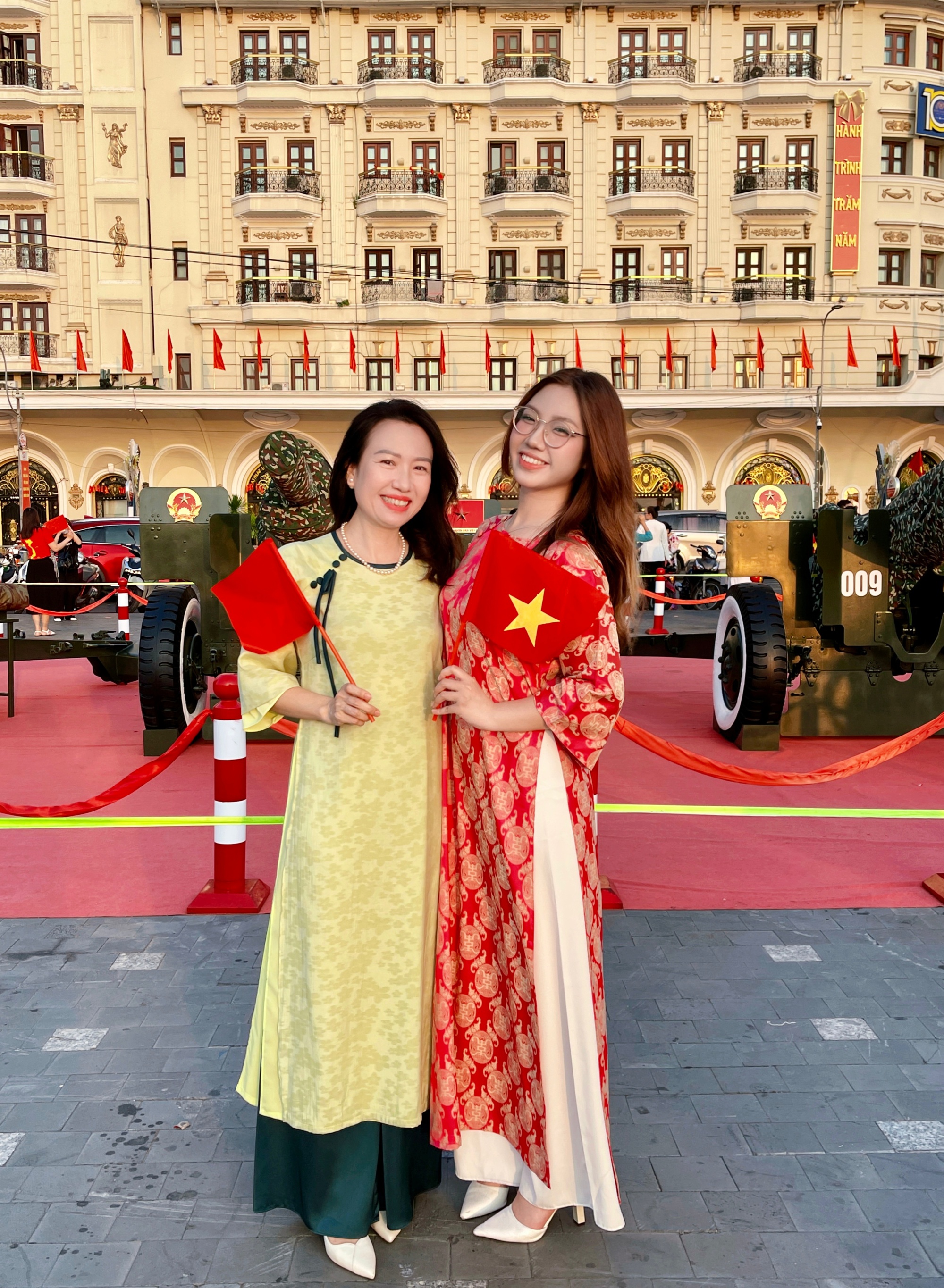 Khi mẹ con cùng "tần số": Tâm sự chuyện thất tình, rủ nhau đi concert- Ảnh 4. Khi mẹ con cùng "tần số": Tâm sự chuyện thất tình, rủ nhau đi concert- Ảnh 4.