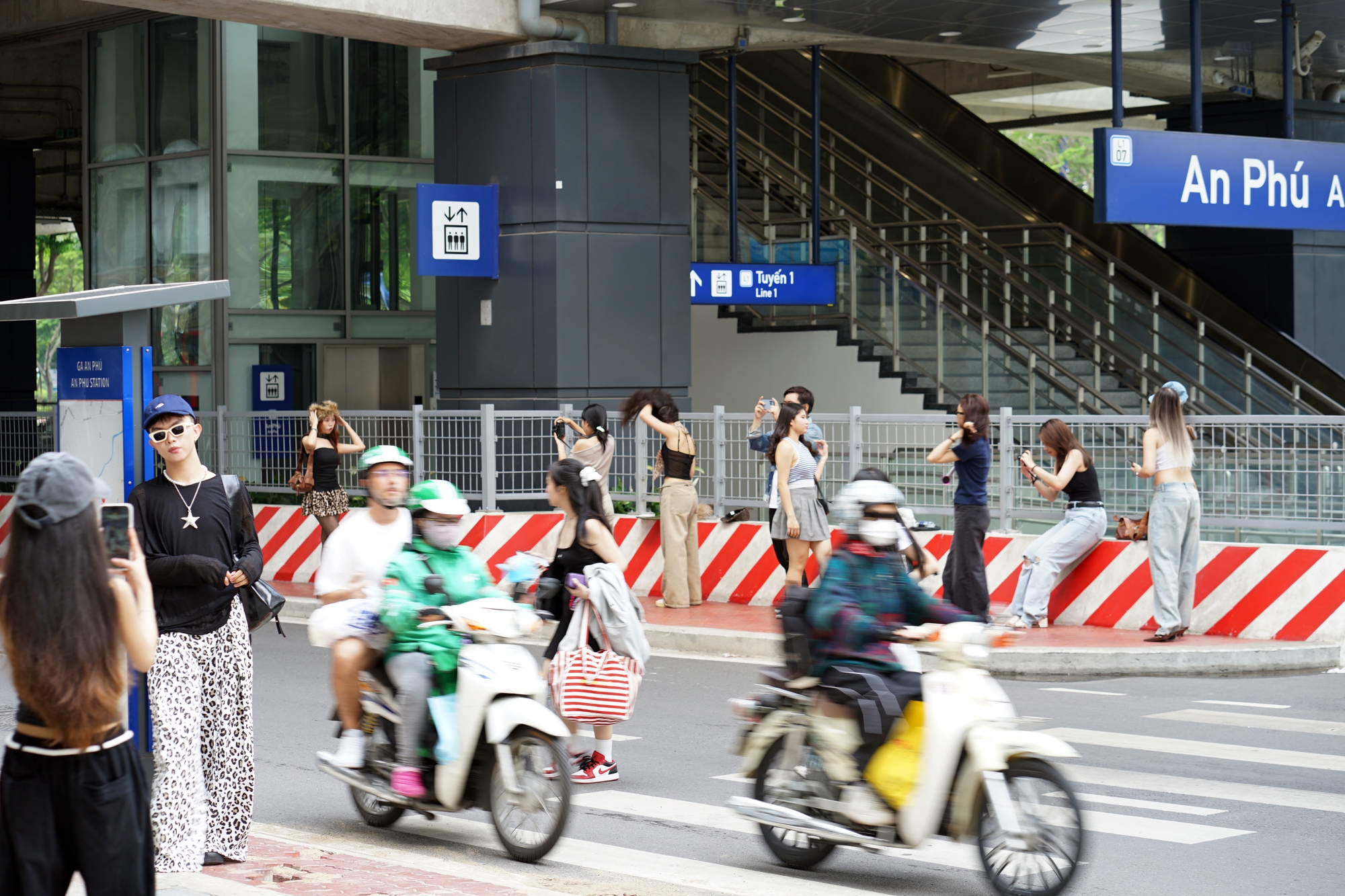 Thực hư Metro số 1 cấm chụp ảnh: Địa điểm sống ảo đình đám của giới trẻ TP.HCM có còn tự do check-in?- Ảnh 5. Thực hư Metro số 1 cấm chụp ảnh: Địa điểm sống ảo đình đám của giới trẻ TP.HCM có còn tự do check-in?- Ảnh 5.