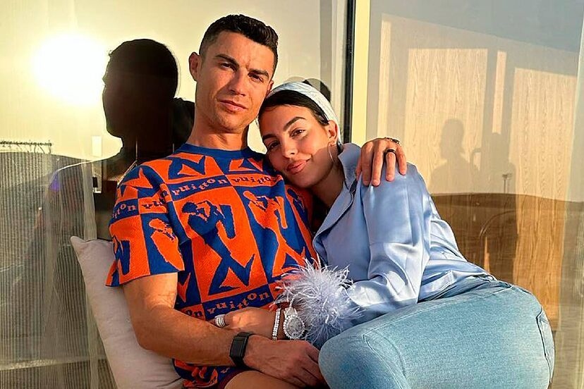 Vì sao Ronaldo nhiều lần gọi Georgina là "vợ" nhưng vẫn chưa tổ chức đám cưới với cô nàng?- Ảnh 1. Vì sao Ronaldo nhiều lần gọi Georgina là "vợ" nhưng vẫn chưa tổ chức đám cưới với cô nàng?- Ảnh 1.