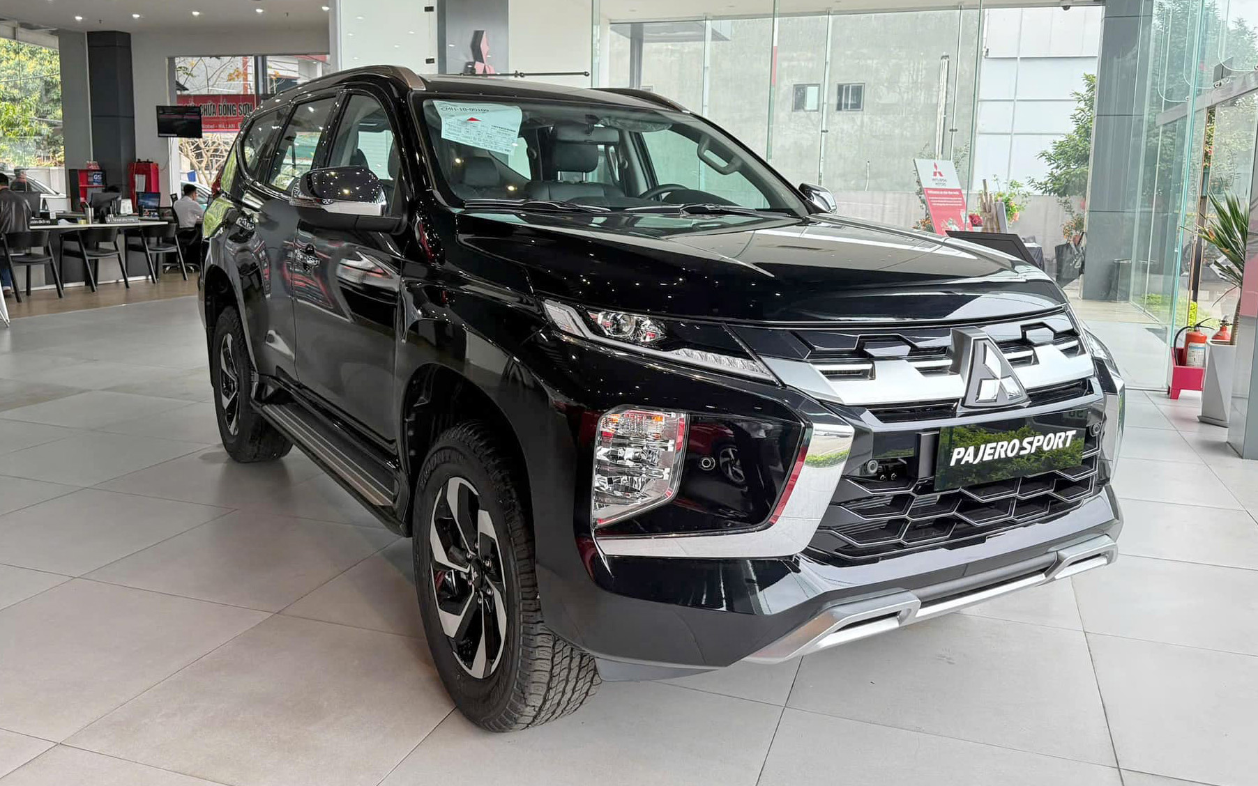 Mitsubishi Pajero Sport 2025 giảm giá còn 1,13 tỷ đồng, đại lý bù thêm nhiều ‘option’ khuyết thiếu cạnh tranh Everest- Ảnh 1. Mitsubishi Pajero Sport 2025 giảm giá còn 1,13 tỷ đồng, đại lý bù thêm nhiều ‘option’ khuyết thiếu cạnh tranh Everest- Ảnh 1.