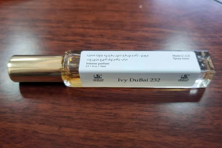 Rùng mình cách pha chế những chai nước hoa giả “Made in Dubai”: Trộn hoá chất bằng máy đánh trứng, chiết bằng ống bơm xi lanh- Ảnh 7. Rùng mình cách pha chế những chai nước hoa giả “Made in Dubai”: Trộn hoá chất bằng máy đánh trứng, chiết bằng ống bơm xi lanh- Ảnh 7.