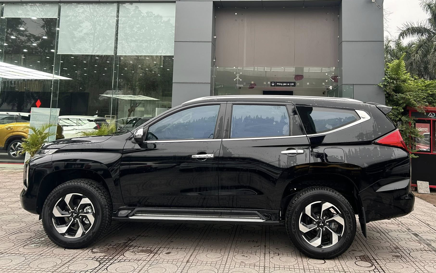 Mitsubishi Pajero Sport 2025 giảm giá còn 1,13 tỷ đồng, đại lý bù thêm nhiều ‘option’ khuyết thiếu cạnh tranh Everest- Ảnh 4. Mitsubishi Pajero Sport 2025 giảm giá còn 1,13 tỷ đồng, đại lý bù thêm nhiều ‘option’ khuyết thiếu cạnh tranh Everest- Ảnh 4.