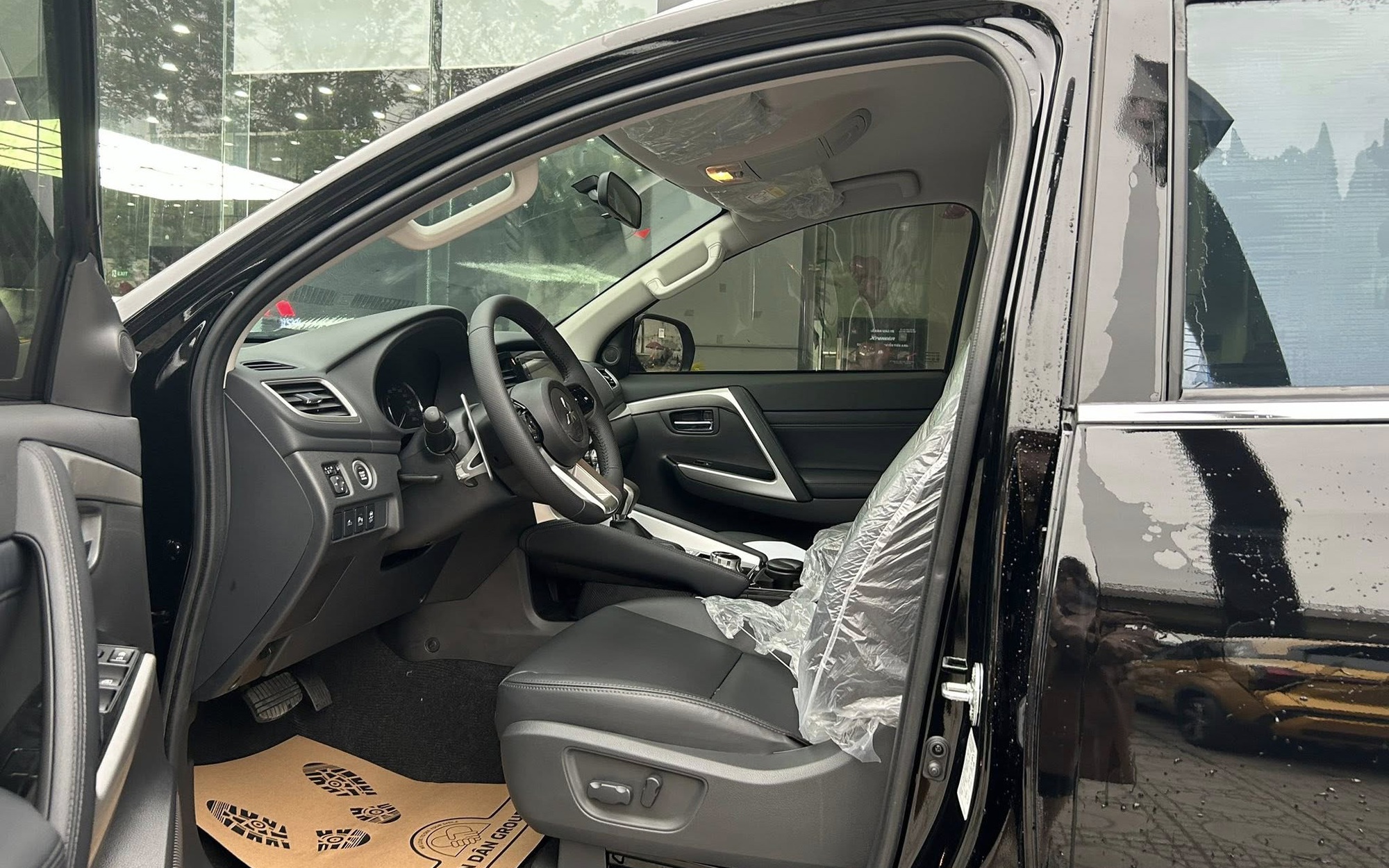 Mitsubishi Pajero Sport 2025 giảm giá còn 1,13 tỷ đồng, đại lý bù thêm nhiều ‘option’ khuyết thiếu cạnh tranh Everest- Ảnh 9. Mitsubishi Pajero Sport 2025 giảm giá còn 1,13 tỷ đồng, đại lý bù thêm nhiều ‘option’ khuyết thiếu cạnh tranh Everest- Ảnh 9.