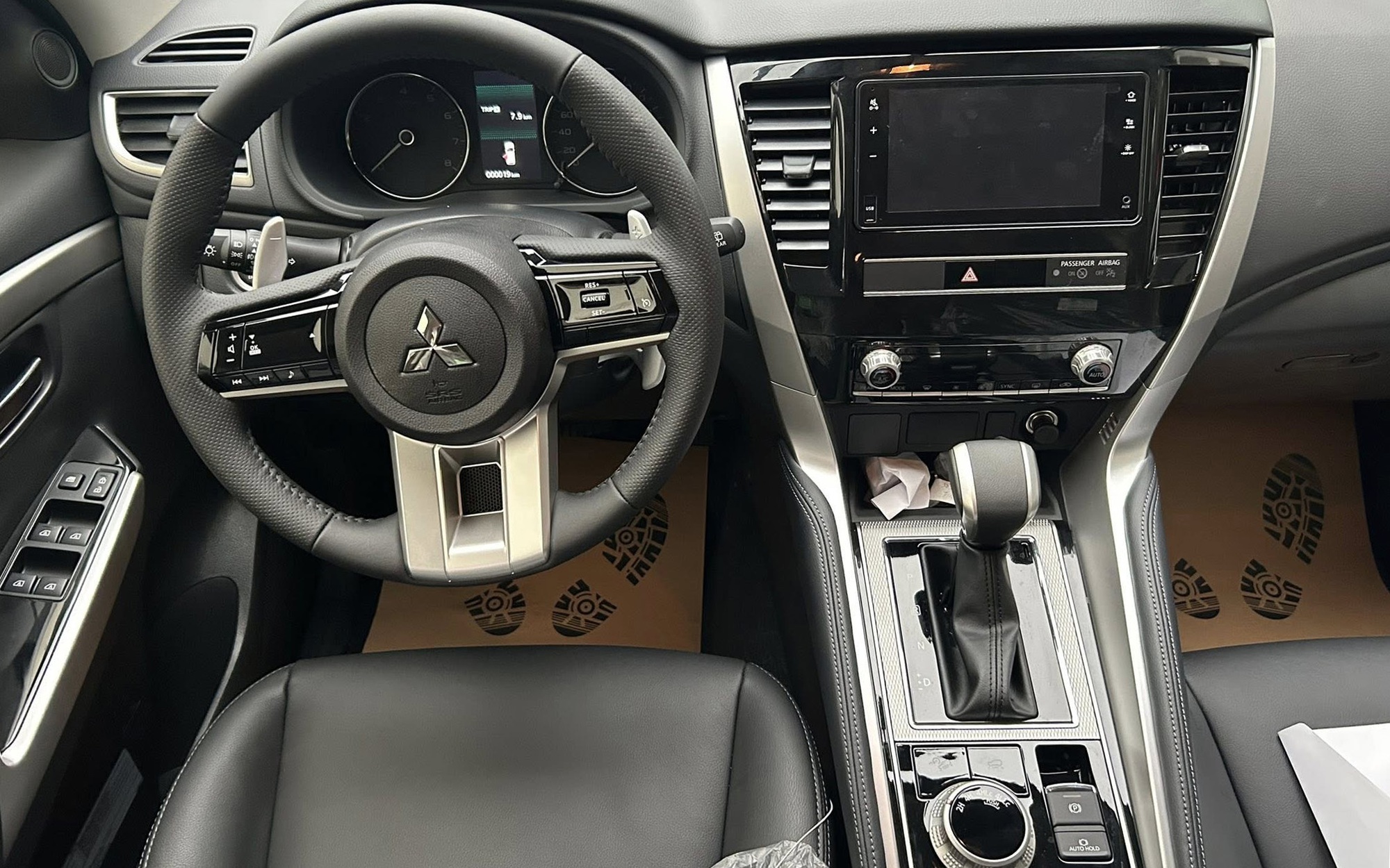 Mitsubishi Pajero Sport 2025 giảm giá còn 1,13 tỷ đồng, đại lý bù thêm nhiều ‘option’ khuyết thiếu cạnh tranh Everest- Ảnh 8. Mitsubishi Pajero Sport 2025 giảm giá còn 1,13 tỷ đồng, đại lý bù thêm nhiều ‘option’ khuyết thiếu cạnh tranh Everest- Ảnh 8.