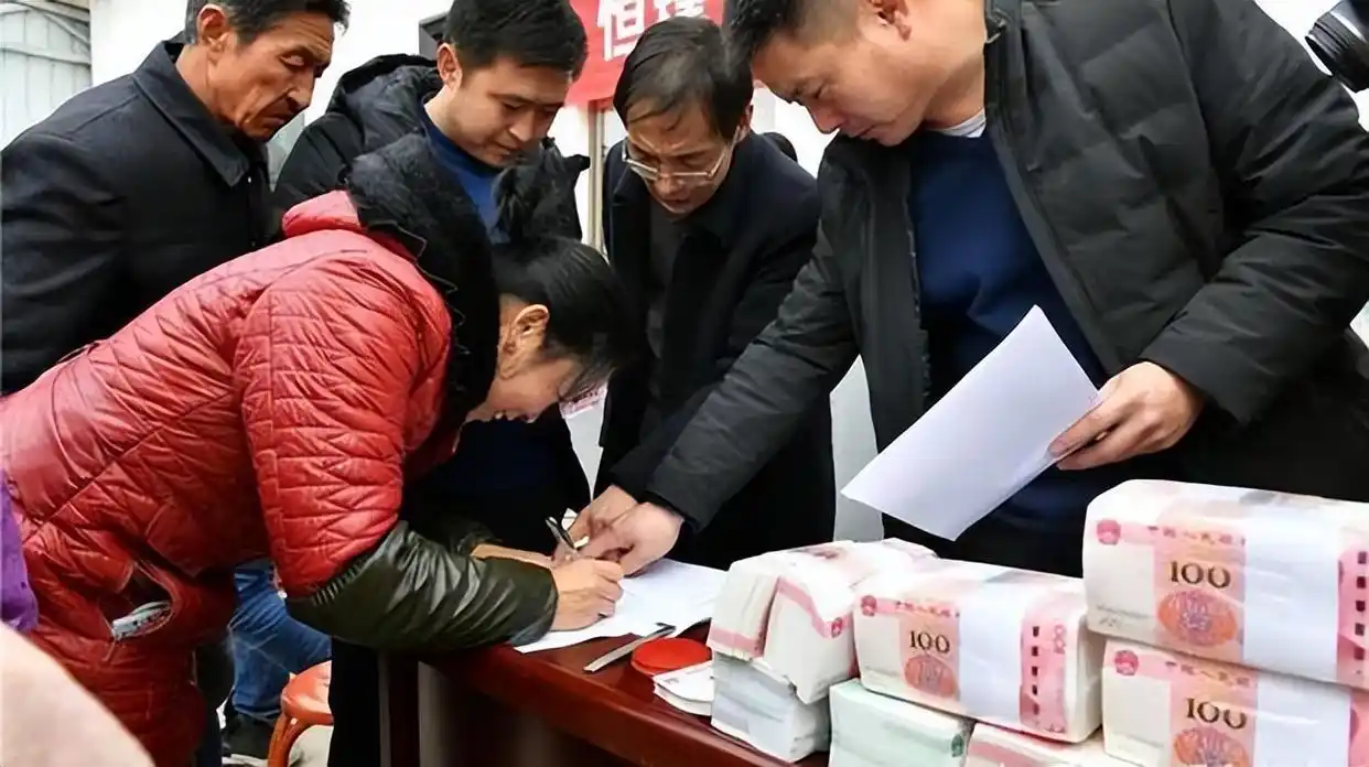 Cụ ông quyết không di dời nhà dù được đền bù 5,7 tỷ đồng và 3 căn nhà để giữ đất cho 2 con trai, 12 năm sau tiếc nuối: "Tôi rất hối hận..."- Ảnh 1. Cụ ông quyết không di dời nhà dù được đền bù 5,7 tỷ đồng và 3 căn nhà để giữ đất cho 2 con trai, 12 năm sau tiếc nuối: "Tôi rất hối hận..."- Ảnh 1.
