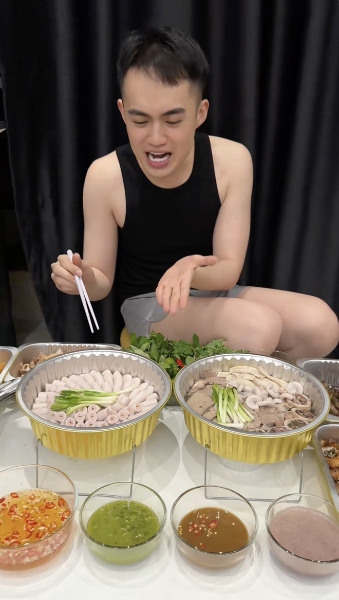 Hàng loạt video ăn lòng se điếu của người nổi tiếng bất ngờ viral trên TikTok, Tina Thảo Thi cũng bị réo tên- Ảnh 1. Hàng loạt video ăn lòng se điếu của người nổi tiếng bất ngờ viral trên TikTok, Tina Thảo Thi cũng bị réo tên- Ảnh 1.