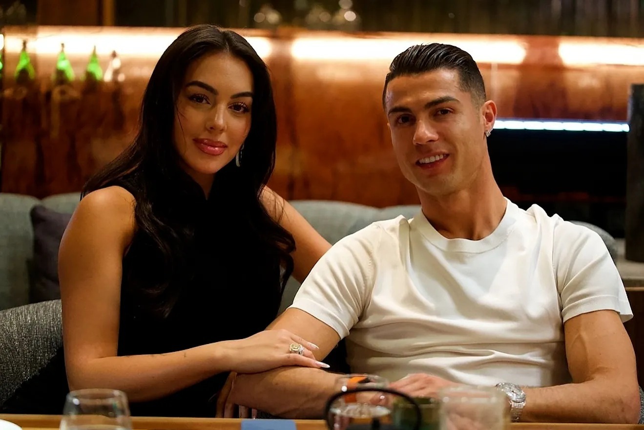 Tính nghiện mua sắm của bạn gái từng khiến Ronaldo phải lắc đầu, cô nàng sau đó phản ứng bất ngờ- Ảnh 4. Tính nghiện mua sắm của bạn gái từng khiến Ronaldo phải lắc đầu, cô nàng sau đó phản ứng bất ngờ- Ảnh 4.