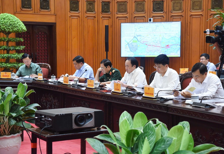 Thủ tướng: Xây dựng sân bay Gia Bình và tuyến đường về Hà Nội xứng tầm kỷ nguyên vươn mình- Ảnh 2. Thủ tướng: Xây dựng sân bay Gia Bình và tuyến đường về Hà Nội xứng tầm kỷ nguyên vươn mình- Ảnh 2.