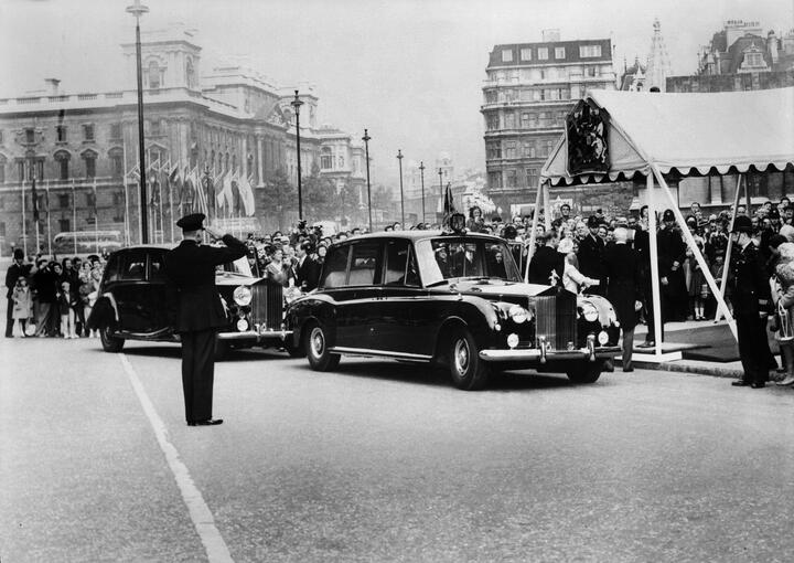 Rolls-Royce Phantom – Huyền thoại trăm năm trên bánh xe thời gian- Ảnh 1. Rolls-Royce Phantom – Huyền thoại trăm năm trên bánh xe thời gian- Ảnh 1.
