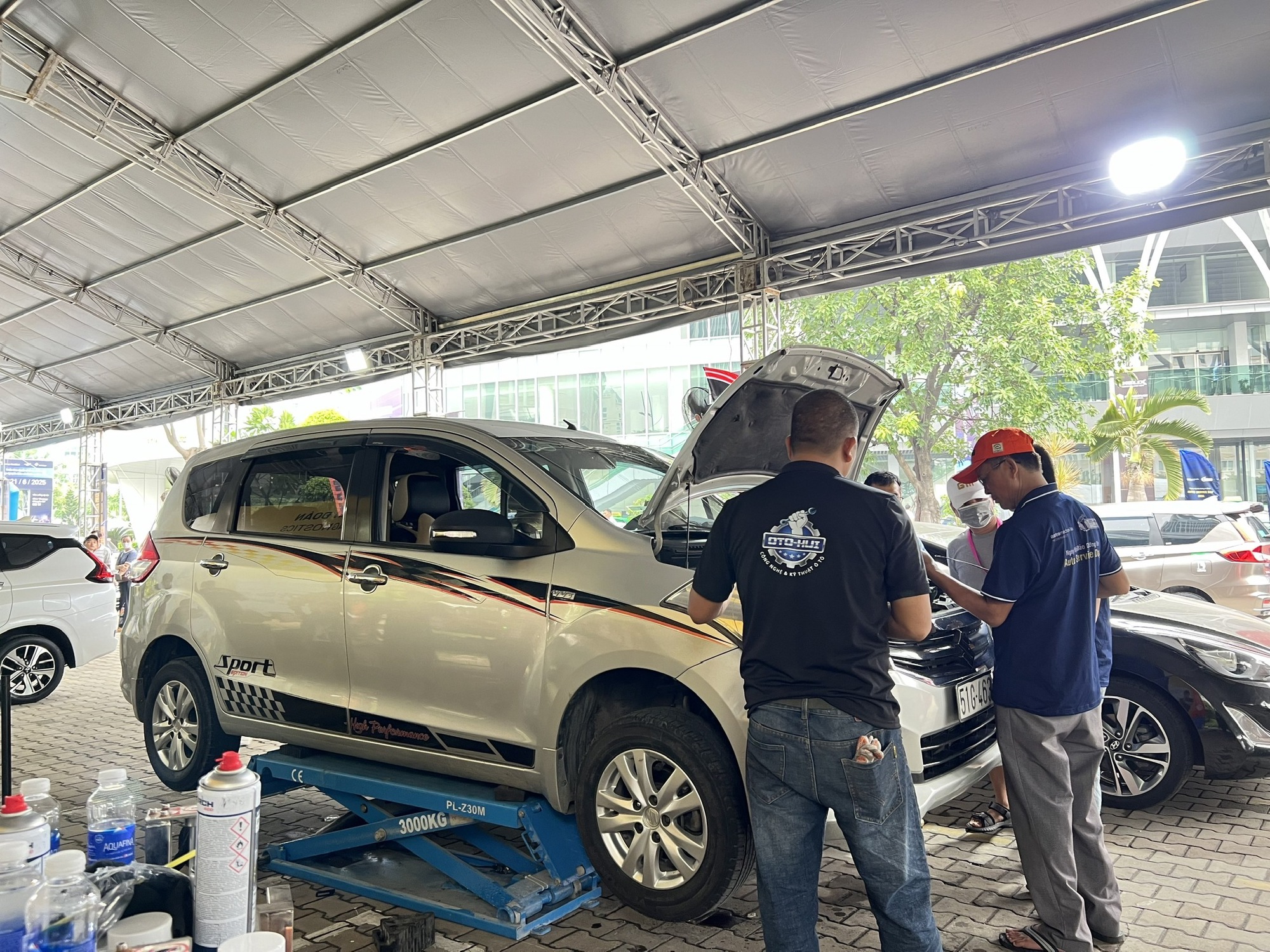 Thông tin lan truyền TP HCM và Hà Nội cấm ô tô đời trước 2017 từ năm 2026, thực hư thế nào?- Ảnh 1. Thông tin lan truyền TP HCM và Hà Nội cấm ô tô đời trước 2017 từ năm 2026, thực hư thế nào?- Ảnh 1.