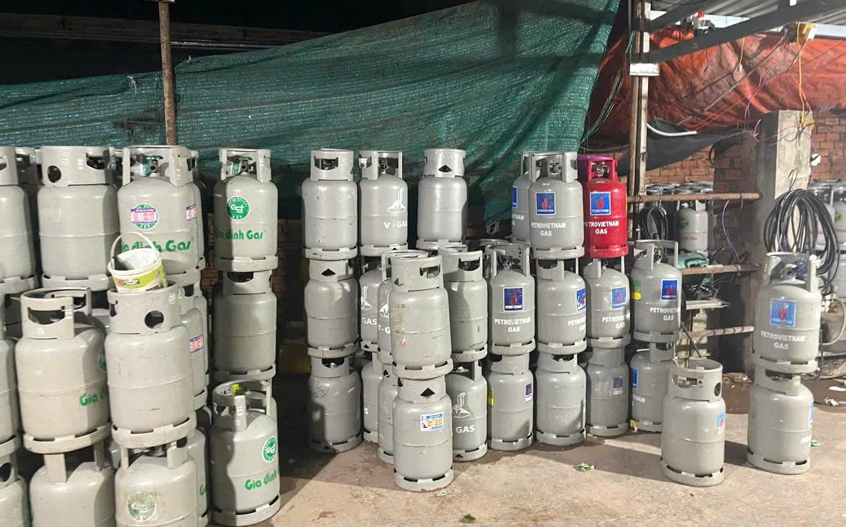 “Giật mình” kết quả kiểm tra các cơ sở kinh doanh gas lớn ở TP Biên Hòa, Đồng Nai- Ảnh 2. “Giật mình” kết quả kiểm tra các cơ sở kinh doanh gas lớn ở TP Biên Hòa, Đồng Nai- Ảnh 2.