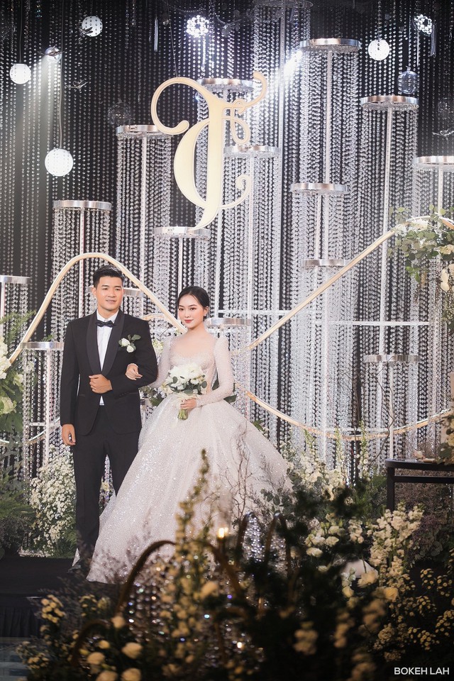 Cầu thủ nổi tiếng cưới hotgirl Bắc Giang, xinh đến mức Doãn Hải My thốt lên “xuất sắc”, sau 3 năm nói thẳng một điều- Ảnh 1. Cầu thủ nổi tiếng cưới hotgirl Bắc Giang, xinh đến mức Doãn Hải My thốt lên “xuất sắc”, sau 3 năm nói thẳng một điều- Ảnh 1.