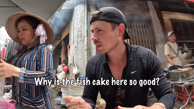 Khách Tây ăn món giá chỉ hơn 1 đô ở khu chợ Việt, nhận xét một thứ: "Tôi không nghĩ mình lại nghiện nó"- Ảnh 4. Khách Tây ăn món giá chỉ hơn 1 đô ở khu chợ Việt, nhận xét một thứ: "Tôi không nghĩ mình lại nghiện nó"- Ảnh 4.