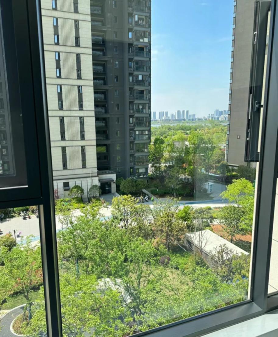 Từ 28 xuống 6: Chỉ sau một lần đổi tầng, tôi mới hiểu sống ở tầng cao hay thấp khác nhau nhiều đến thế nào!- Ảnh 2. Từ 28 xuống 6: Chỉ sau một lần đổi tầng, tôi mới hiểu sống ở tầng cao hay thấp khác nhau nhiều đến thế nào!- Ảnh 2.