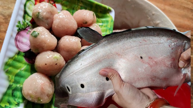 Khách Tây ăn món giá chỉ hơn 1 đô ở khu chợ Việt, nhận xét một thứ: "Tôi không nghĩ mình lại nghiện nó"- Ảnh 7. Khách Tây ăn món giá chỉ hơn 1 đô ở khu chợ Việt, nhận xét một thứ: "Tôi không nghĩ mình lại nghiện nó"- Ảnh 7.