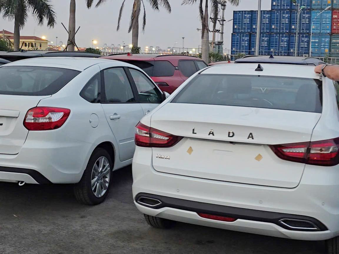 Ảnh thực tế lô ô tô Nga giá dự kiến từ 360 triệu đồng đã về Việt Nam: Có SUV kiểu Jimny, sedan cùng cỡ Attrage- Ảnh 6. Ảnh thực tế lô ô tô Nga giá dự kiến từ 360 triệu đồng đã về Việt Nam: Có SUV kiểu Jimny, sedan cùng cỡ Attrage- Ảnh 6.