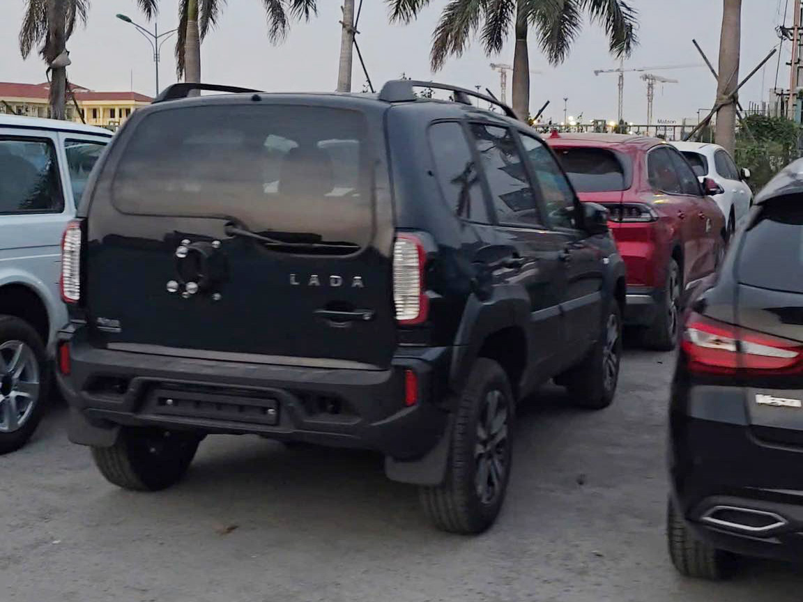 Ảnh thực tế lô ô tô Nga giá dự kiến từ 360 triệu đồng đã về Việt Nam: Có SUV kiểu Jimny, sedan cùng cỡ Attrage- Ảnh 8. Ảnh thực tế lô ô tô Nga giá dự kiến từ 360 triệu đồng đã về Việt Nam: Có SUV kiểu Jimny, sedan cùng cỡ Attrage- Ảnh 8.
