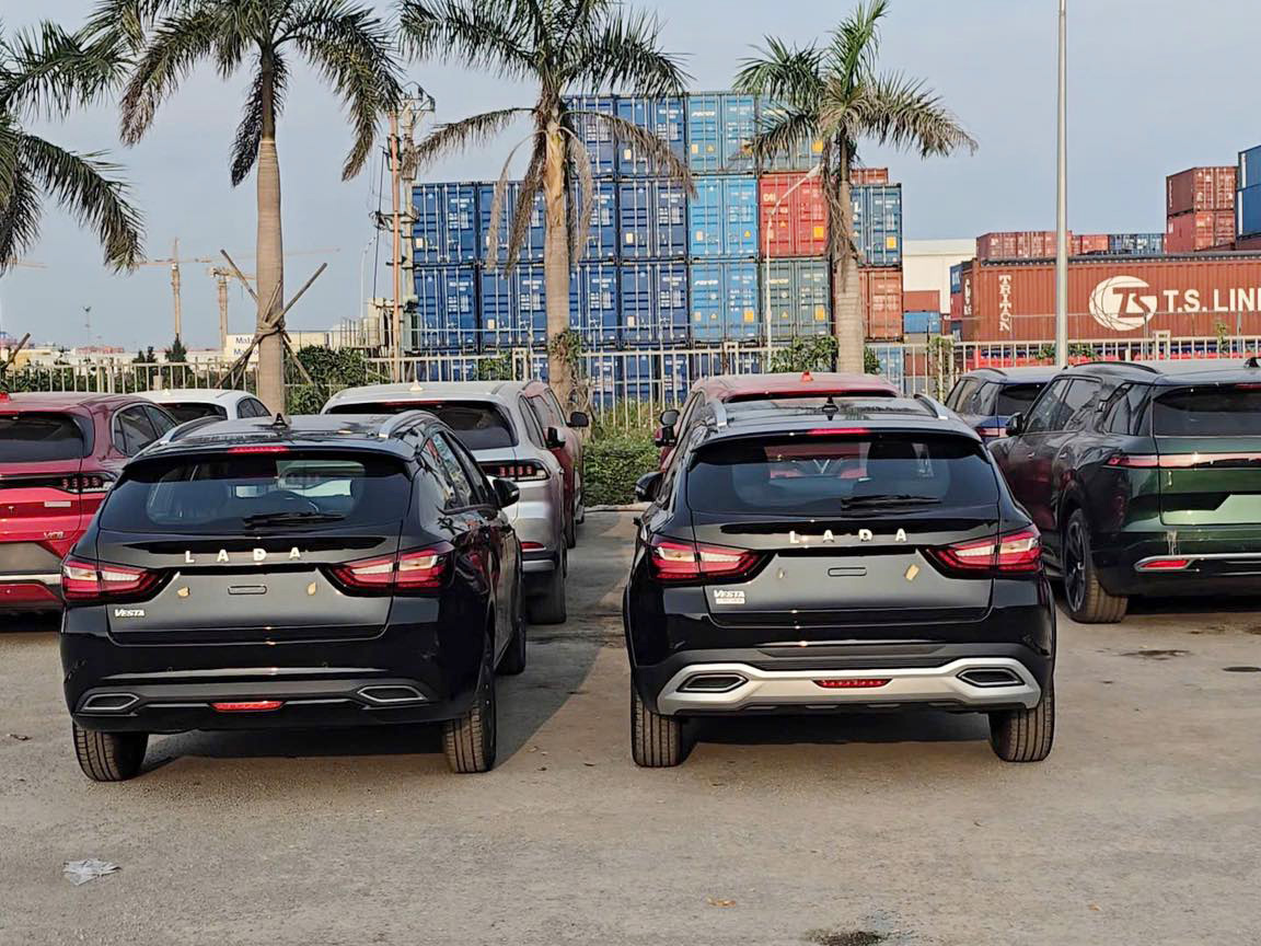 Ảnh thực tế lô ô tô Nga giá dự kiến từ 360 triệu đồng đã về Việt Nam: Có SUV kiểu Jimny, sedan cùng cỡ Attrage- Ảnh 3. Ảnh thực tế lô ô tô Nga giá dự kiến từ 360 triệu đồng đã về Việt Nam: Có SUV kiểu Jimny, sedan cùng cỡ Attrage- Ảnh 3.