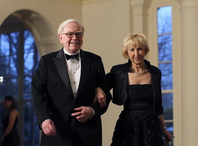 Bí quyết giữ hạnh phúc hôn nhân từ Warren Buffet: "Muốn lâu bền, hãy tìm người có kỳ vọng thấp!"- Ảnh 3. Bí quyết giữ hạnh phúc hôn nhân từ Warren Buffet: "Muốn lâu bền, hãy tìm người có kỳ vọng thấp!"- Ảnh 3.