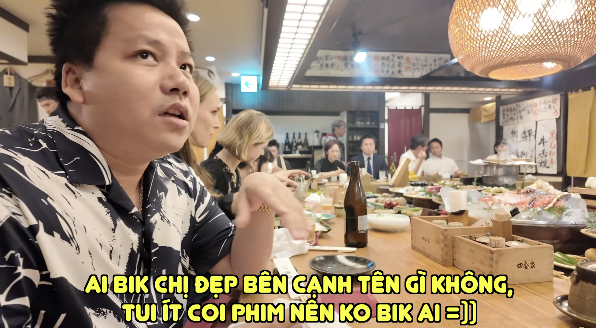 Khoa Pug sốc nặng khi lên Google tra tên người phụ nữ cứ nhìn mình trong quán ăn, hoang mang vì không nghĩ chuyện này lại xảy ra- Ảnh 2. Khoa Pug sốc nặng khi lên Google tra tên người phụ nữ cứ nhìn mình trong quán ăn, hoang mang vì không nghĩ chuyện này lại xảy ra- Ảnh 2.