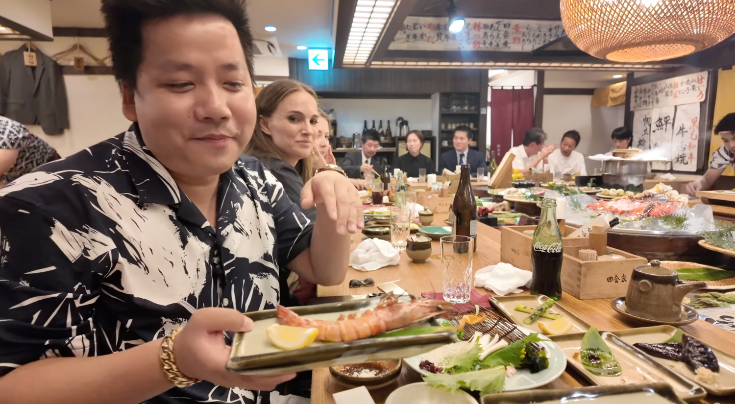 Khoa Pug sốc nặng khi lên Google tra tên người phụ nữ cứ nhìn mình trong quán ăn, hoang mang vì không nghĩ chuyện này lại xảy ra- Ảnh 5. Khoa Pug sốc nặng khi lên Google tra tên người phụ nữ cứ nhìn mình trong quán ăn, hoang mang vì không nghĩ chuyện này lại xảy ra- Ảnh 5.