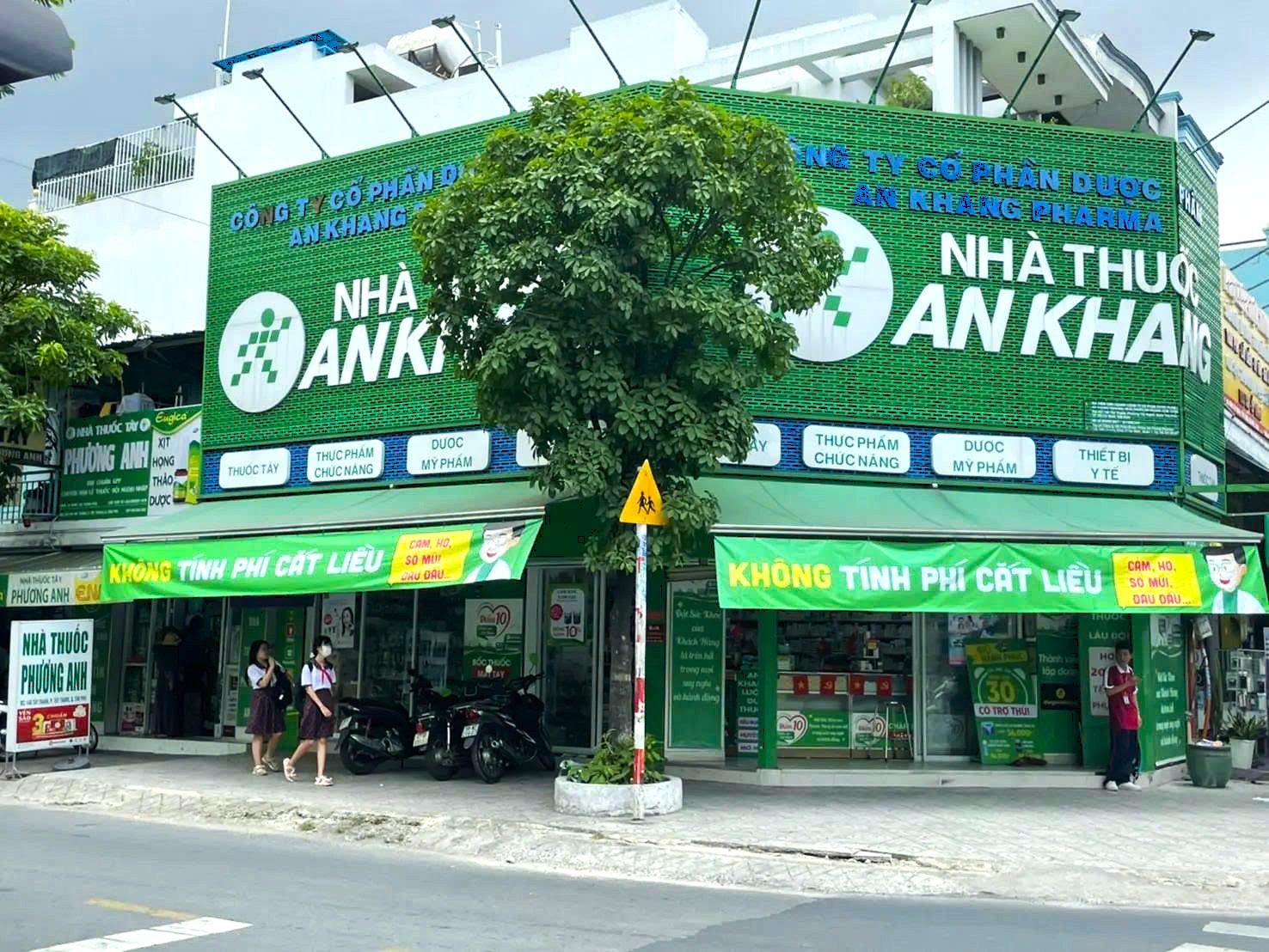 Hết lo thuốc giả, thực phẩm chức năng kém chất lượng - nhà thuốc An Khang chơi lớn triển khai tra cứu trực tiếp dữ liệu thuốc ngay trên website- Ảnh 2. Hết lo thuốc giả, thực phẩm chức năng kém chất lượng - nhà thuốc An Khang chơi lớn triển khai tra cứu trực tiếp dữ liệu thuốc ngay trên website- Ảnh 2.
