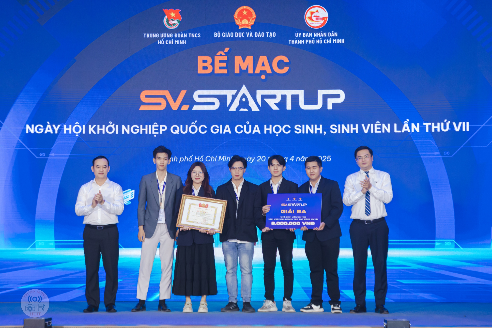 Học 3 ngành đại học, vẫn khởi nghiệp từ vỏ tỏi- Ảnh 2. Học 3 ngành đại học, vẫn khởi nghiệp từ vỏ tỏi- Ảnh 2.