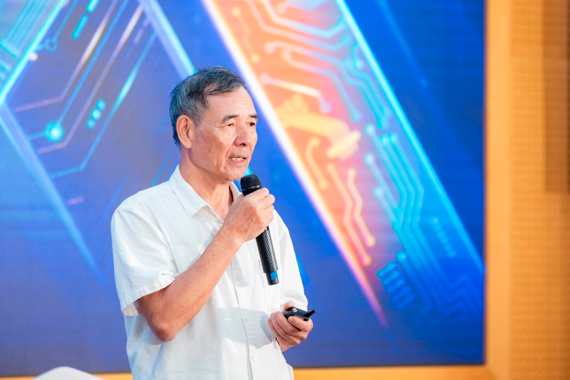 FPT "kích hoạt" chương trình đào tạo nhân lực đặc biệt: AI được ứng dụng tối đa vào xây dựng nội dung, bài kiểm tra, sản xuất video...- Ảnh 1. FPT "kích hoạt" chương trình đào tạo nhân lực đặc biệt: AI được ứng dụng tối đa vào xây dựng nội dung, bài kiểm tra, sản xuất video...- Ảnh 1.