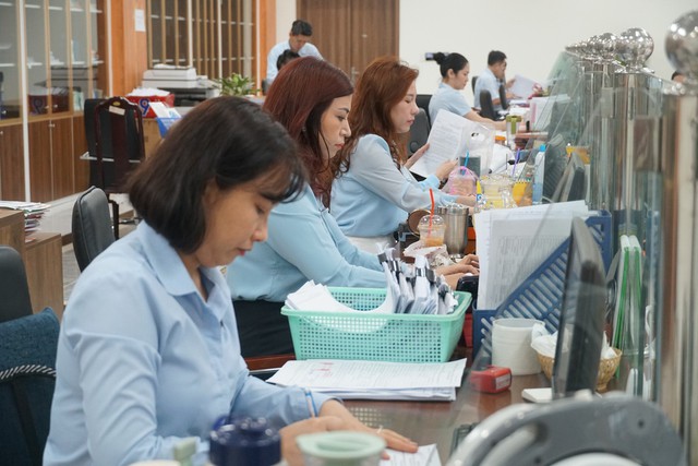 Bộ Nội vụ trả lời về kiến nghị xem xét tăng lương cơ sở năm 2025- Ảnh 1. Bộ Nội vụ trả lời về kiến nghị xem xét tăng lương cơ sở năm 2025- Ảnh 1.