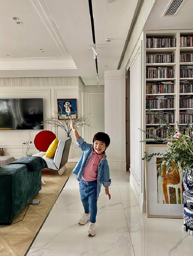 Nam ca sĩ nổi đình đám, nhà trung tâm quận Tây Hồ sang chảnh, hôn nhân viên mãn bên vợ hơn 2 tuổi- Ảnh 5. Nam ca sĩ nổi đình đám, nhà trung tâm quận Tây Hồ sang chảnh, hôn nhân viên mãn bên vợ hơn 2 tuổi- Ảnh 5.