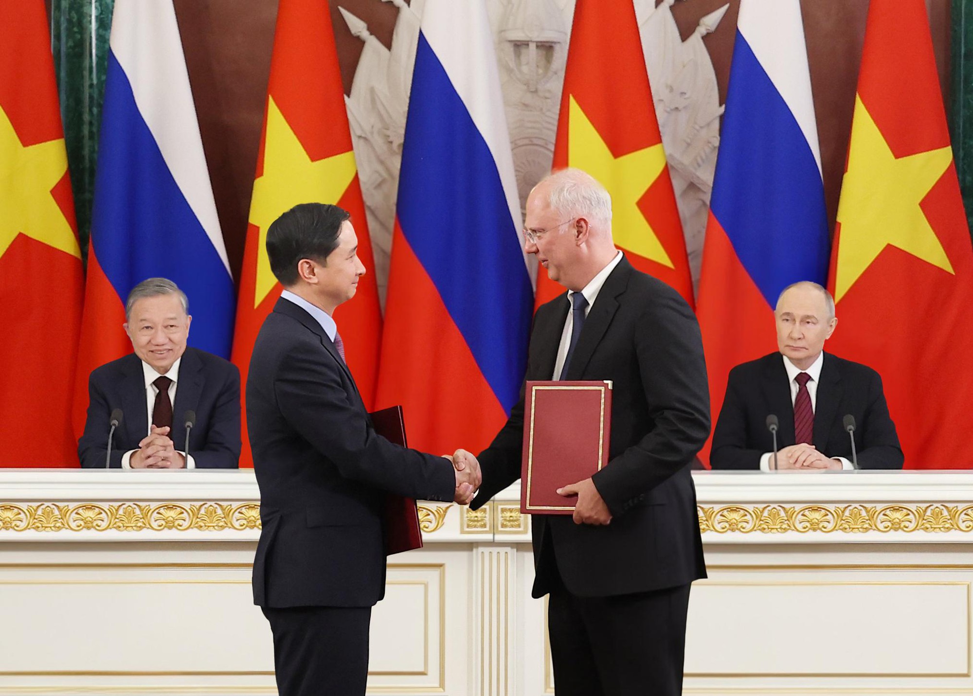 Tổng thống Putin và Tổng Bí thư Tô Lâm chứng kiến ký kết của VNVC về vaccine công nghệ mới- Ảnh 1. Tổng thống Putin và Tổng Bí thư Tô Lâm chứng kiến ký kết của VNVC về vaccine công nghệ mới- Ảnh 1.