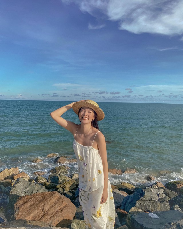Thời trang đi du lịch của Minh Hằng đẹp từ năm này qua năm khác, phụ nữ U40 nên tham khảo- Ảnh 9. Thời trang đi du lịch của Minh Hằng đẹp từ năm này qua năm khác, phụ nữ U40 nên tham khảo- Ảnh 9.