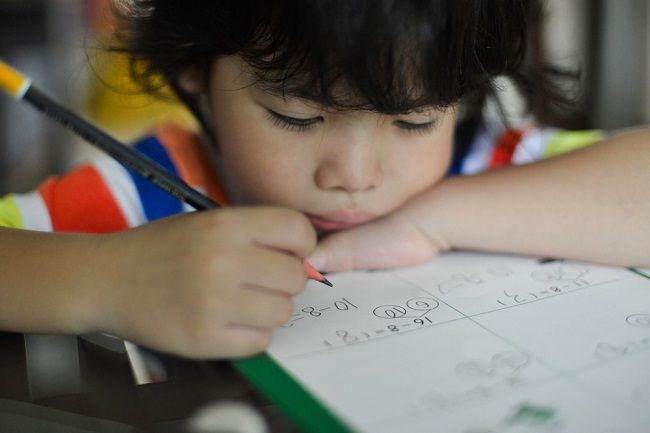 Một kiểu dạy con khiến trẻ "ngoan bất thường" nhưng ẩn chứa nguy cơ bùng nổ cảm xúc, nhiều gia đình đang mắc phải- Ảnh 1. Một kiểu dạy con khiến trẻ "ngoan bất thường" nhưng ẩn chứa nguy cơ bùng nổ cảm xúc, nhiều gia đình đang mắc phải- Ảnh 1.