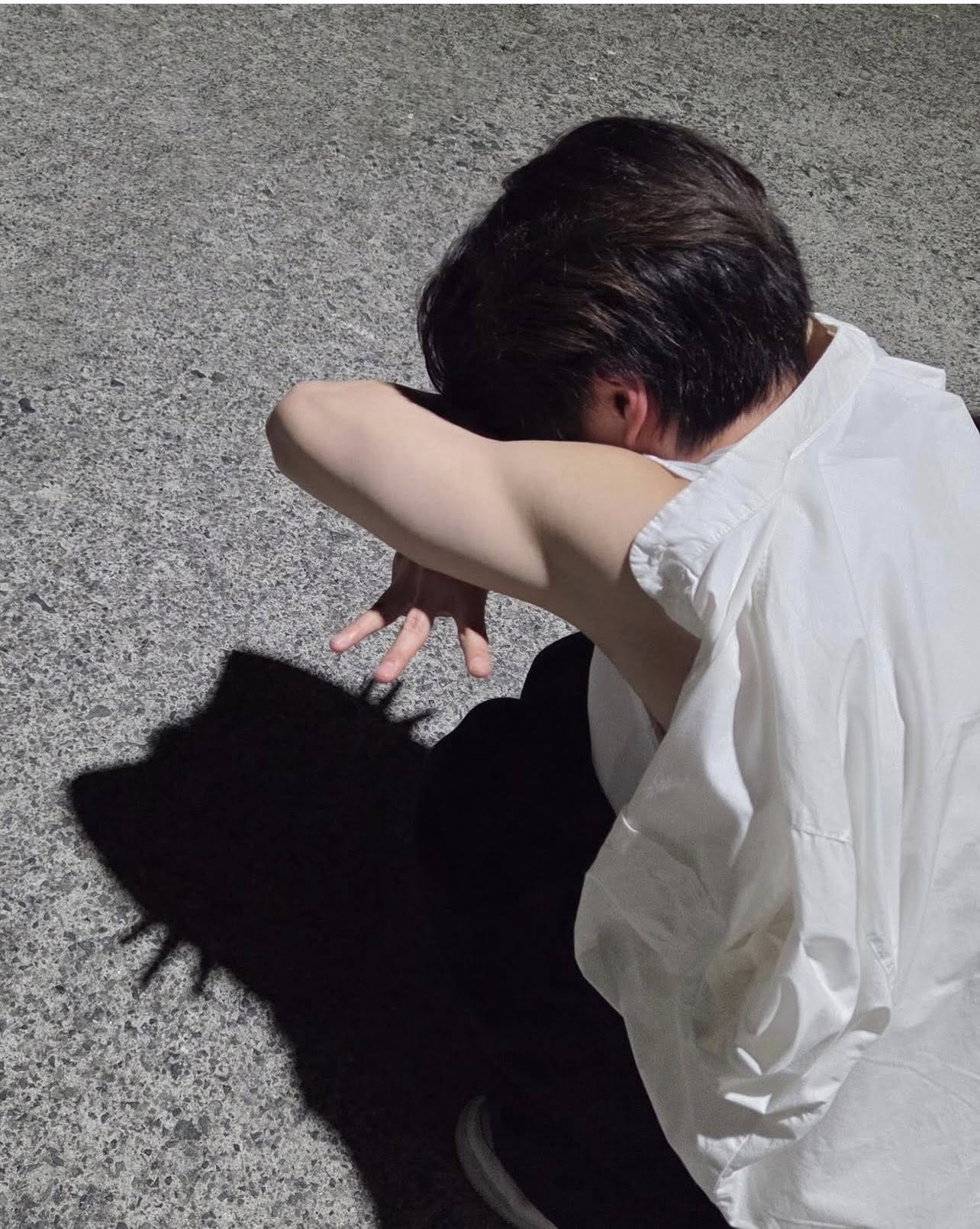 Giải mã cơn sốt bóng đen con mèo - “kitten shadow”: Người nổi tiếng rủ nhau đu trend, đã có bức ảnh triệu like- Ảnh 3. Giải mã cơn sốt bóng đen con mèo - “kitten shadow”: Người nổi tiếng rủ nhau đu trend, đã có bức ảnh triệu like- Ảnh 3.